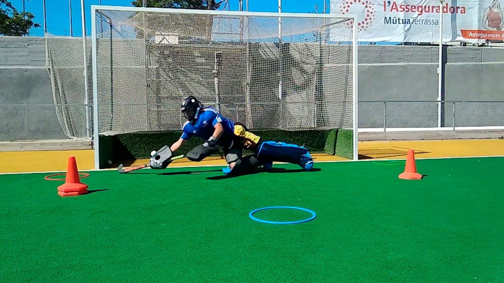 Ejercicios portero hockey sobre cesped: aros + diving