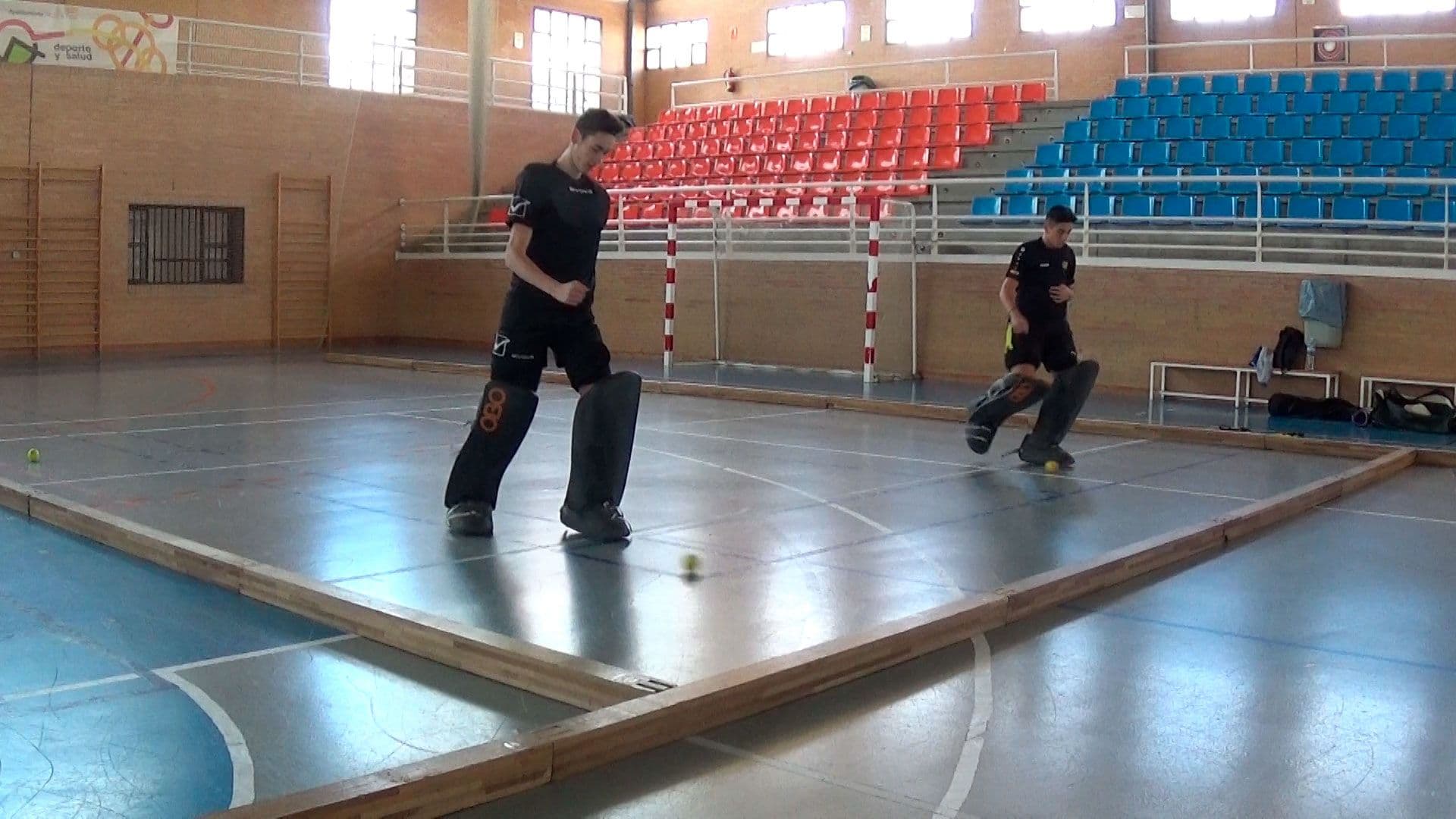 Entrenamiento portero hockey sala: juego del frontón